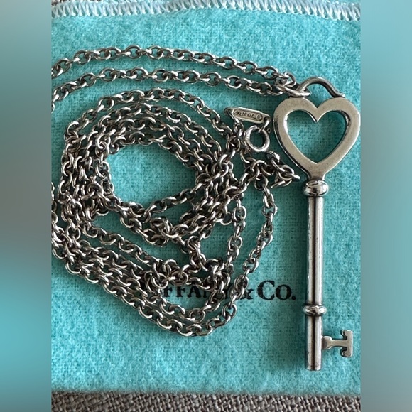 Tiffany heart key pendant with chain 🖤 - Picture 6 of 6